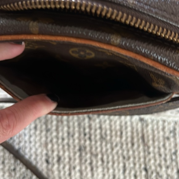 Louis Vuitton monogram crossbody - Picture 8 of 16